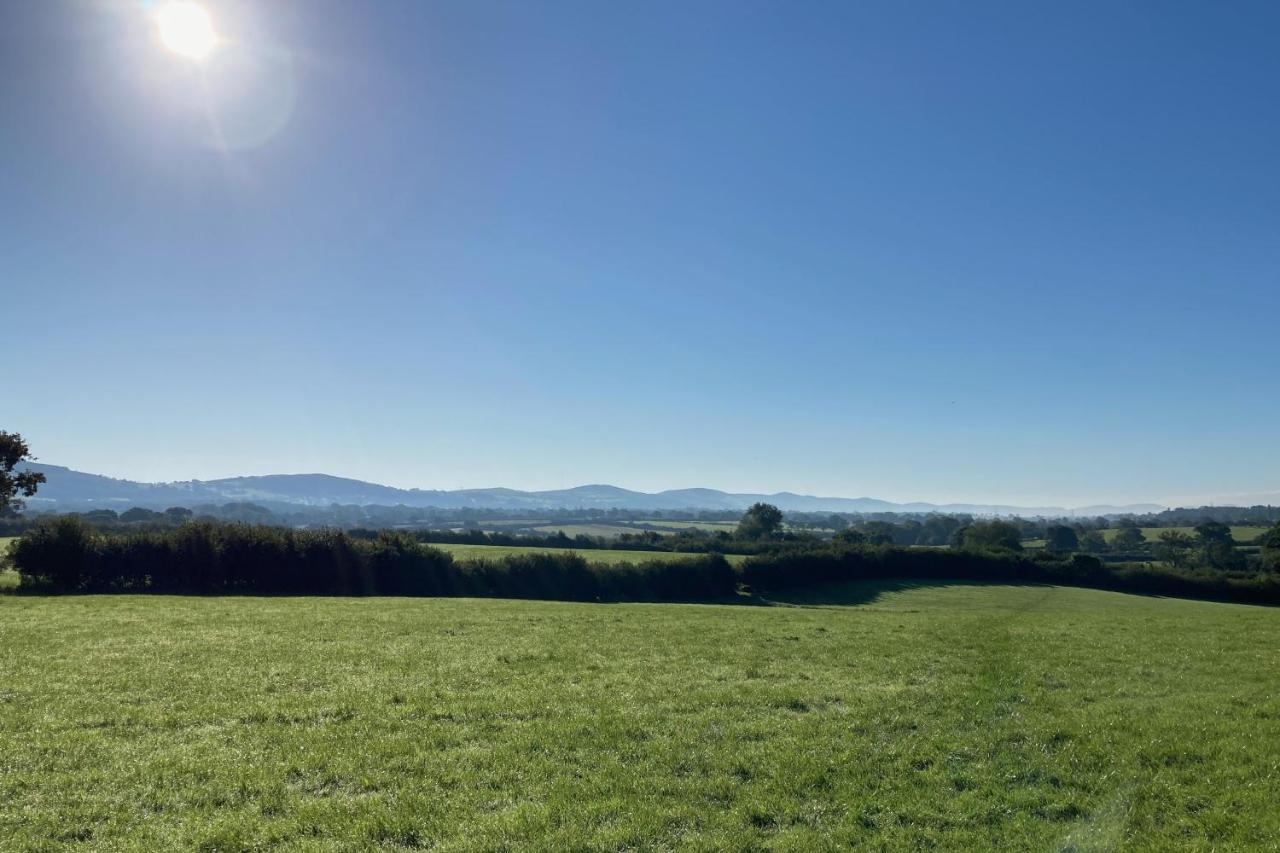 Abbey Farm Luxury Glamping Hotell Rhuddlan Exteriör bild