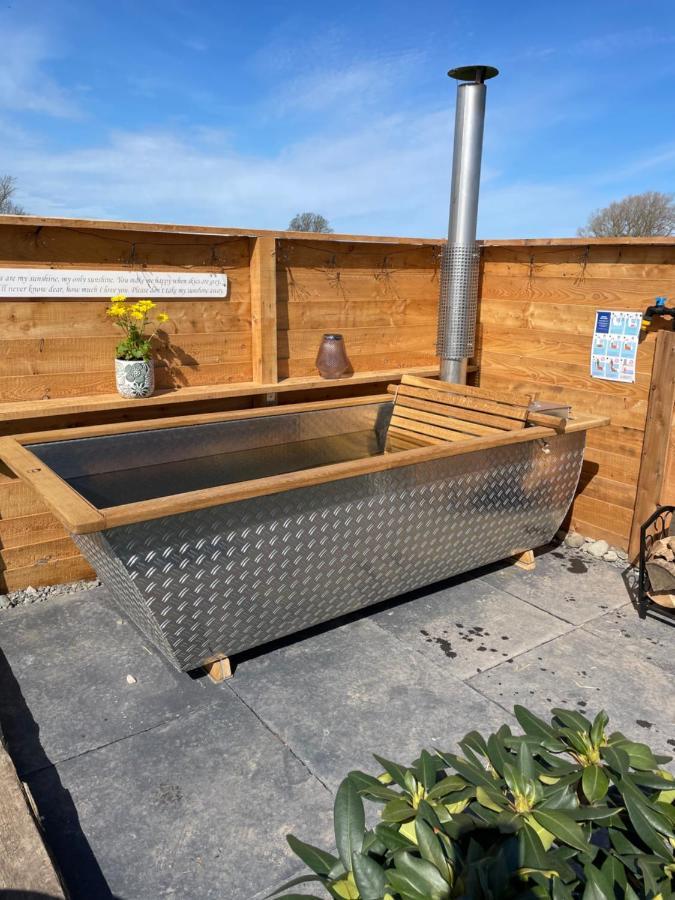 Abbey Farm Luxury Glamping Hotell Rhuddlan Exteriör bild
