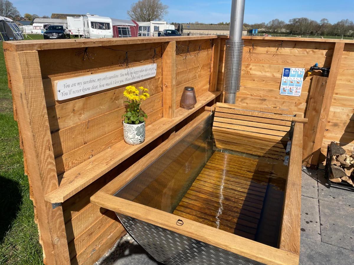 Abbey Farm Luxury Glamping Hotell Rhuddlan Exteriör bild