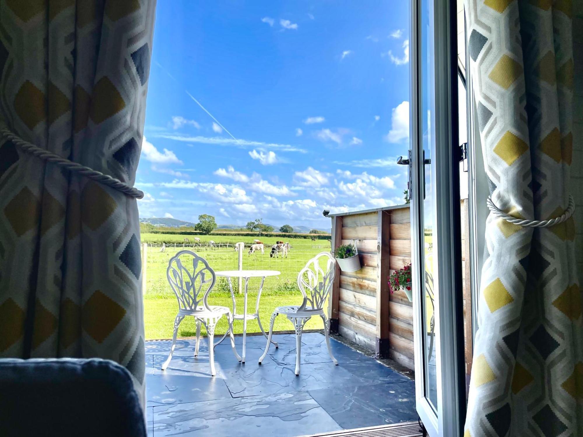 Abbey Farm Luxury Glamping Hotell Rhuddlan Exteriör bild