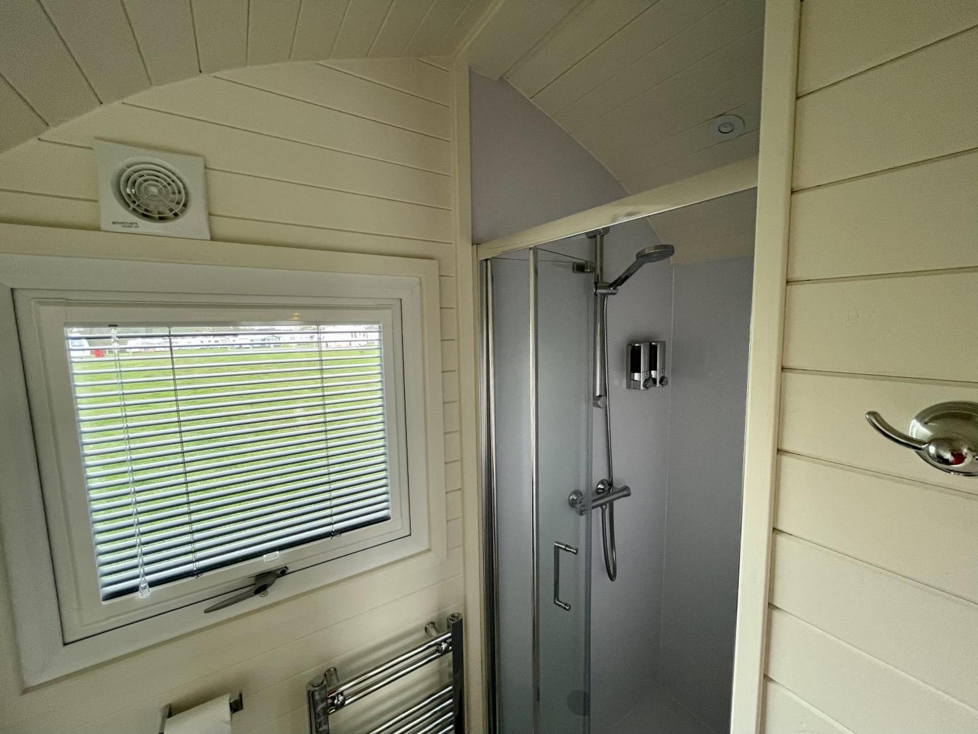 Abbey Farm Luxury Glamping Hotell Rhuddlan Exteriör bild
