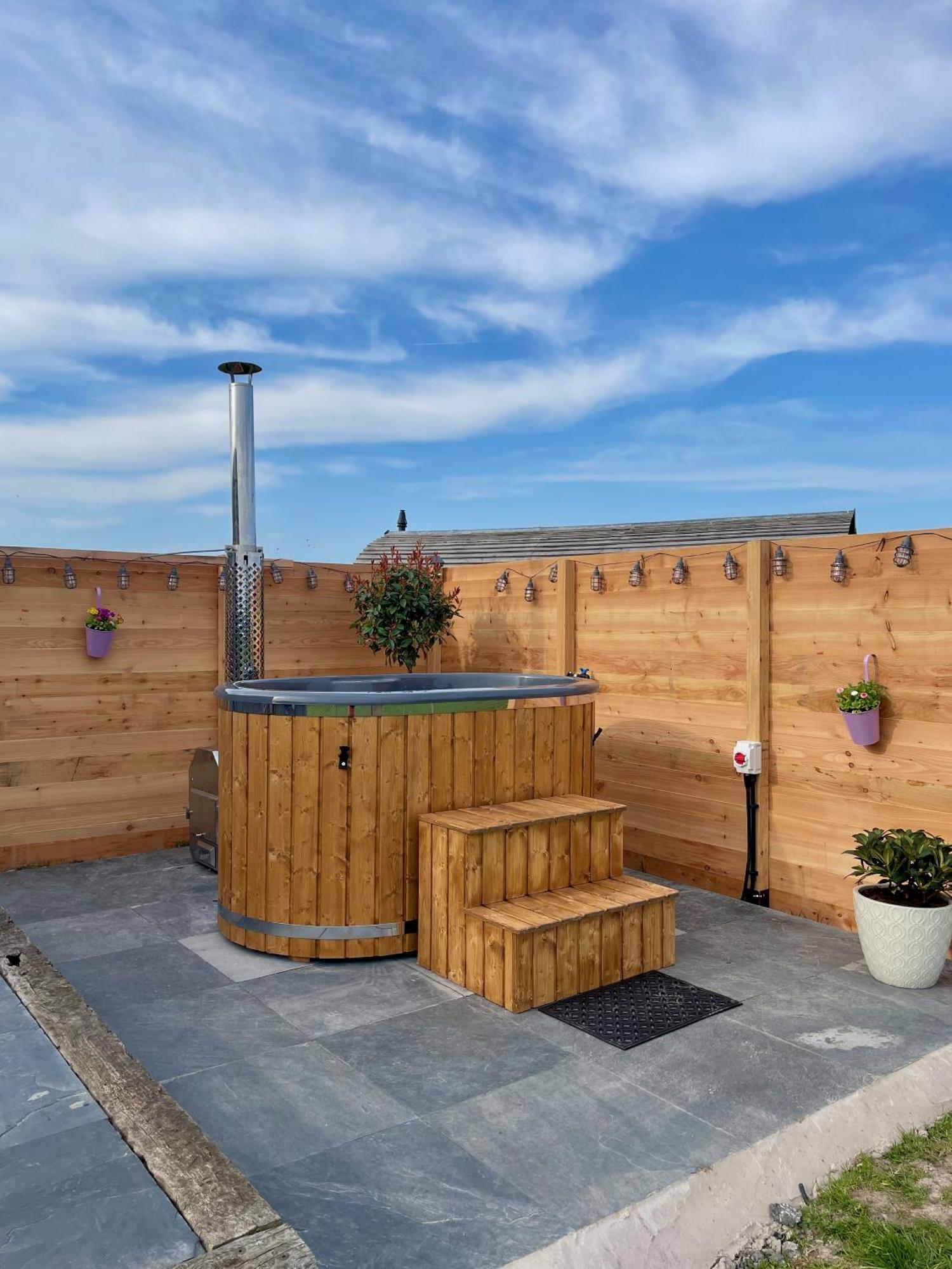 Abbey Farm Luxury Glamping Hotell Rhuddlan Exteriör bild